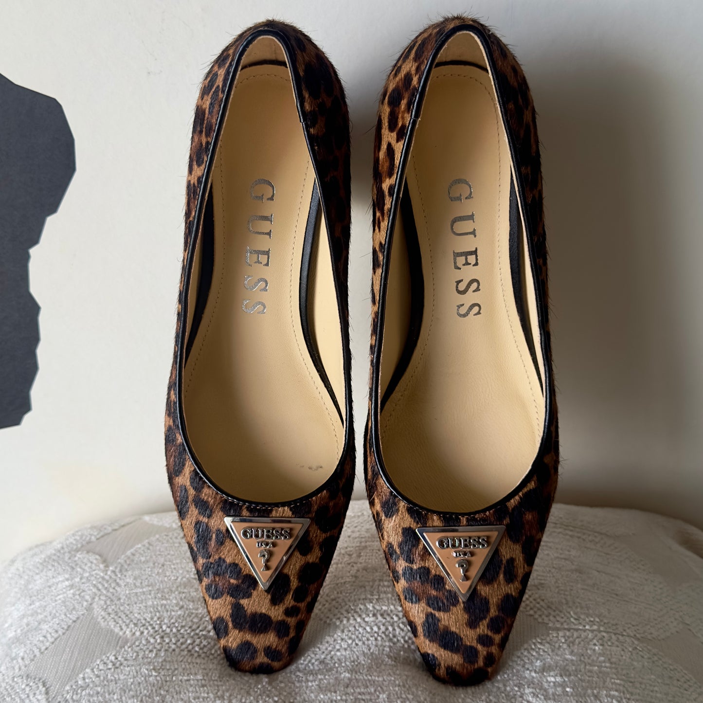 GUESS Classic Block Heels -Leopard Print